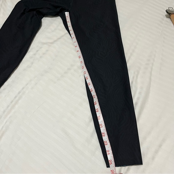 Peloton Cadent High-Rise Reversible Zebra Print Legging Black/Blue size Medium - Picture 16 of 16